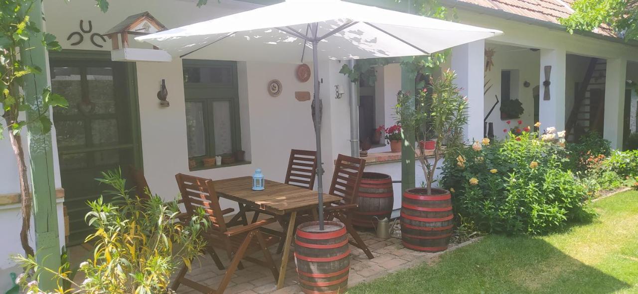Égkőris Vendégház Bakonyszucs Exterior foto